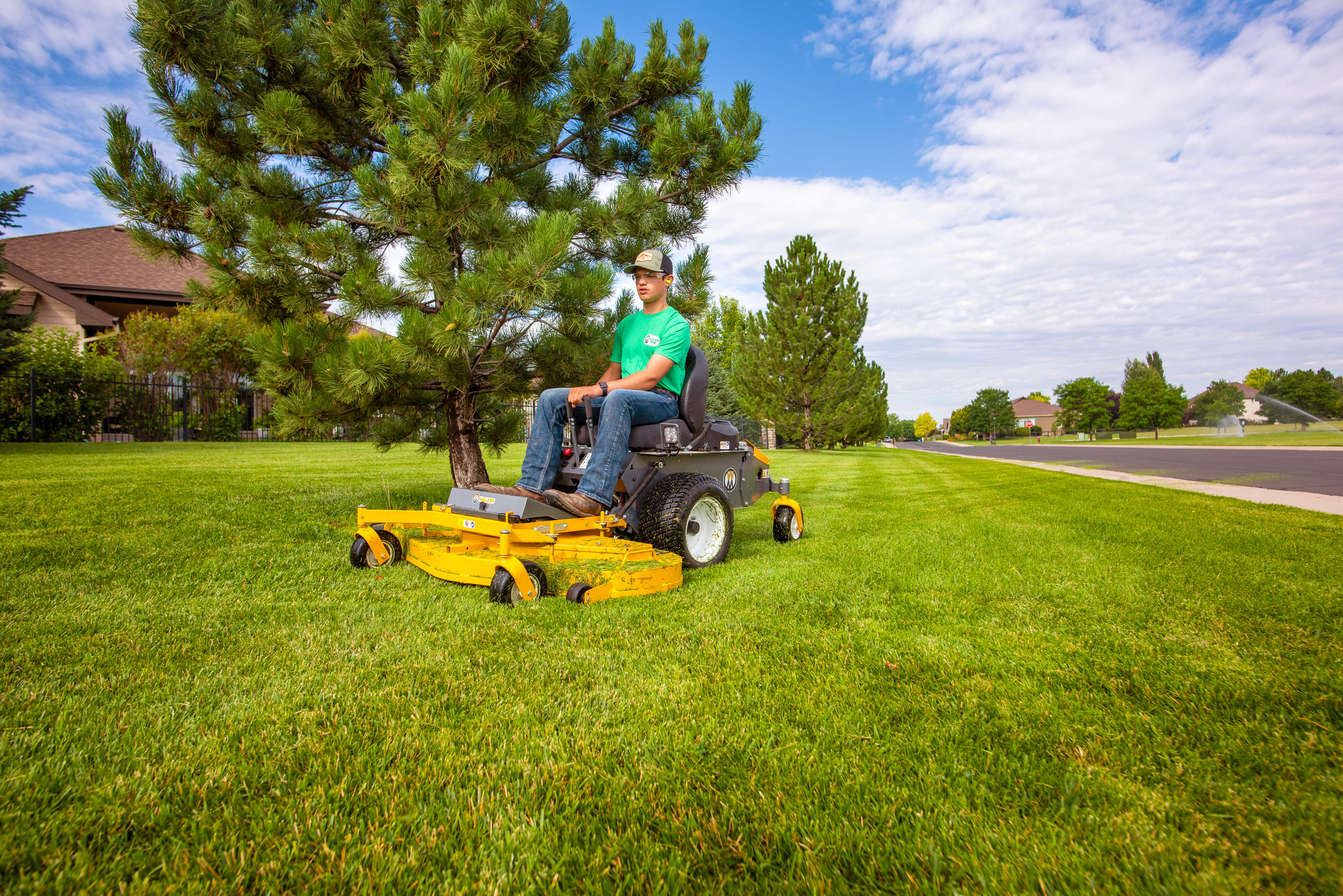 Walker Mowers Walker R22X Mowing Around A Tree On A Residential Lawn